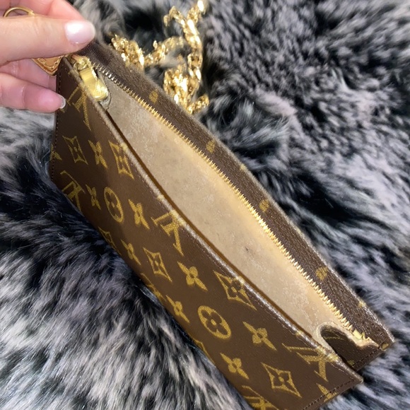Authentic LV pochette - Picture 12 of 13